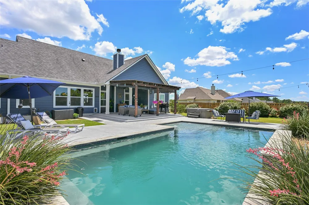 831 Mimosa Lane Franklin, TX 77856