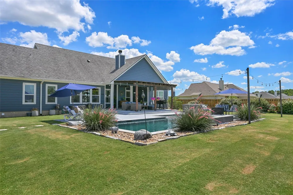 831 Mimosa Lane Franklin, TX 77856