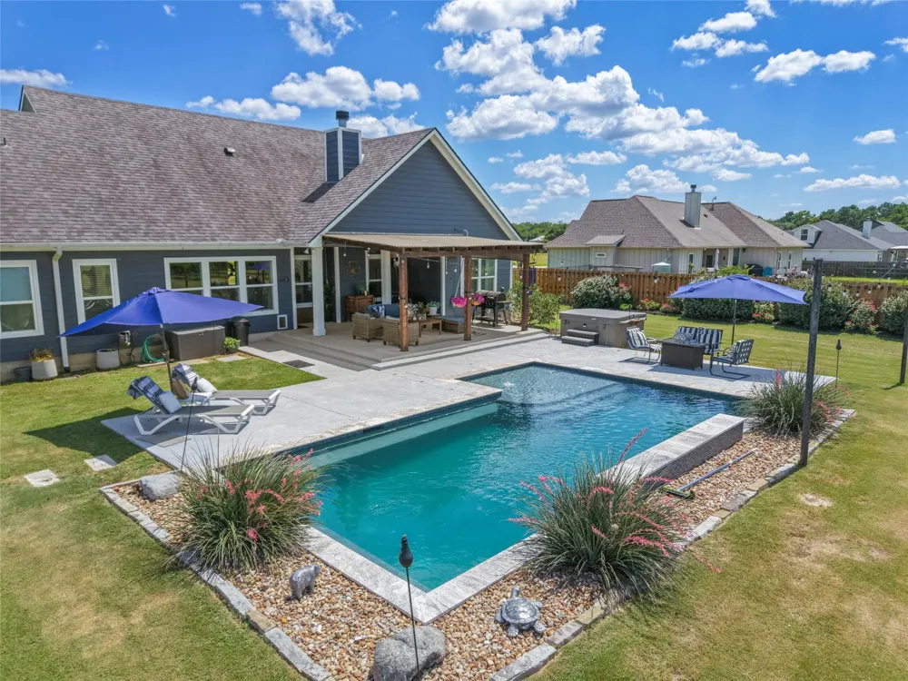 831 Mimosa Lane Franklin, TX 77856