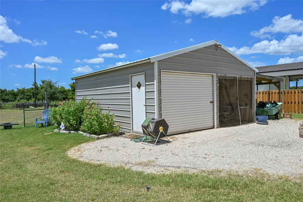831 Mimosa Lane Franklin, TX 77856