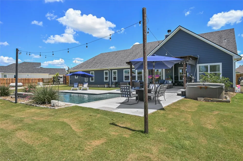 831 Mimosa Lane Franklin, TX 77856