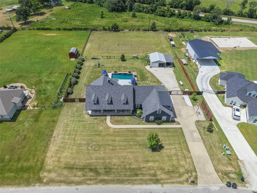 831 Mimosa Lane Franklin, TX 77856
