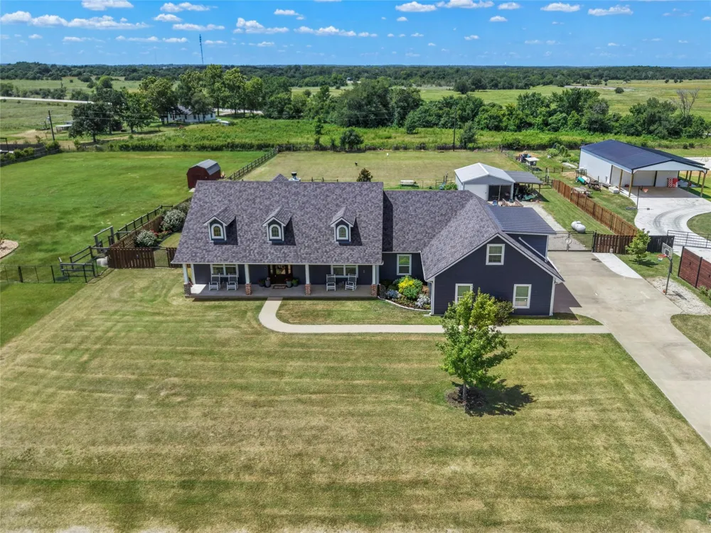 831 Mimosa Lane Franklin, TX 77856