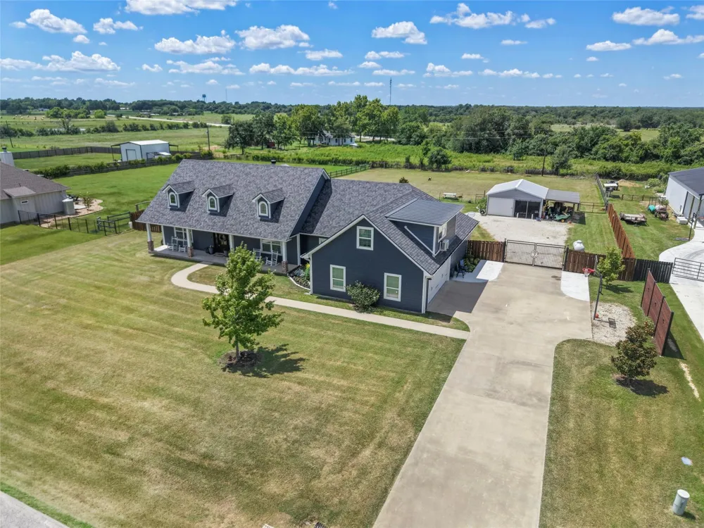 831 Mimosa Lane Franklin, TX 77856