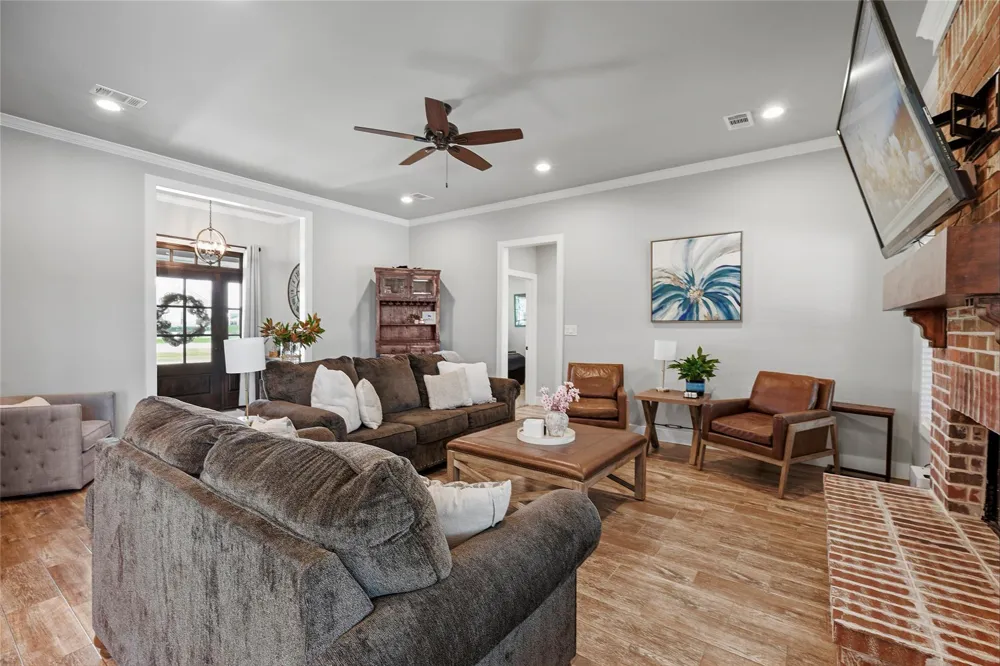 831 Mimosa Lane Franklin, TX 77856