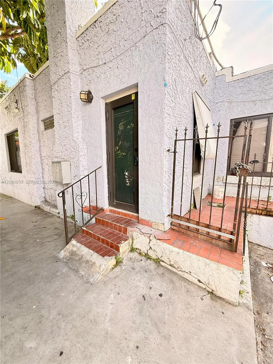 125 SW 19th Ave #2 Miami, FL 33135