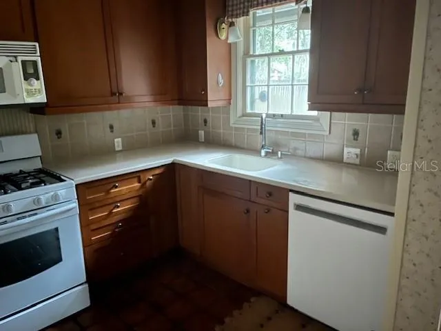 1628 NW 6TH AVENUE Gainesville, FL 32603