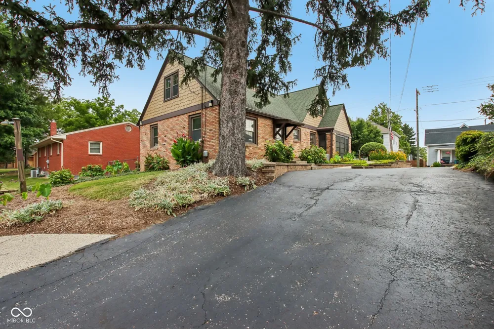 399 W Main Street Greenwood, IN 46142