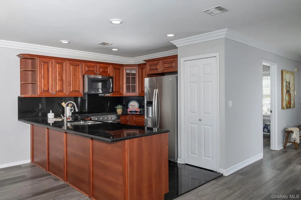 25 Horizon View Drive #25 Farmingville, NY 11738