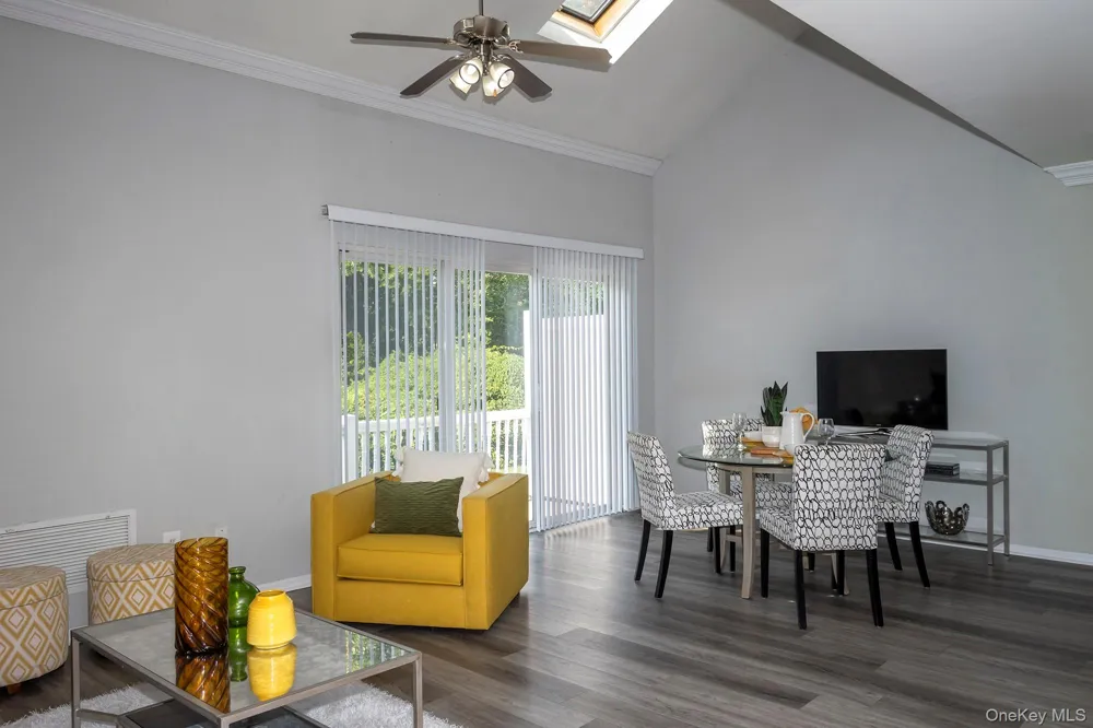 25 Horizon View Drive #25 Farmingville, NY 11738