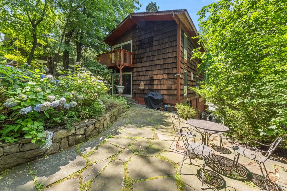 73 Bramblebrook Road Ardsley, NY 10502