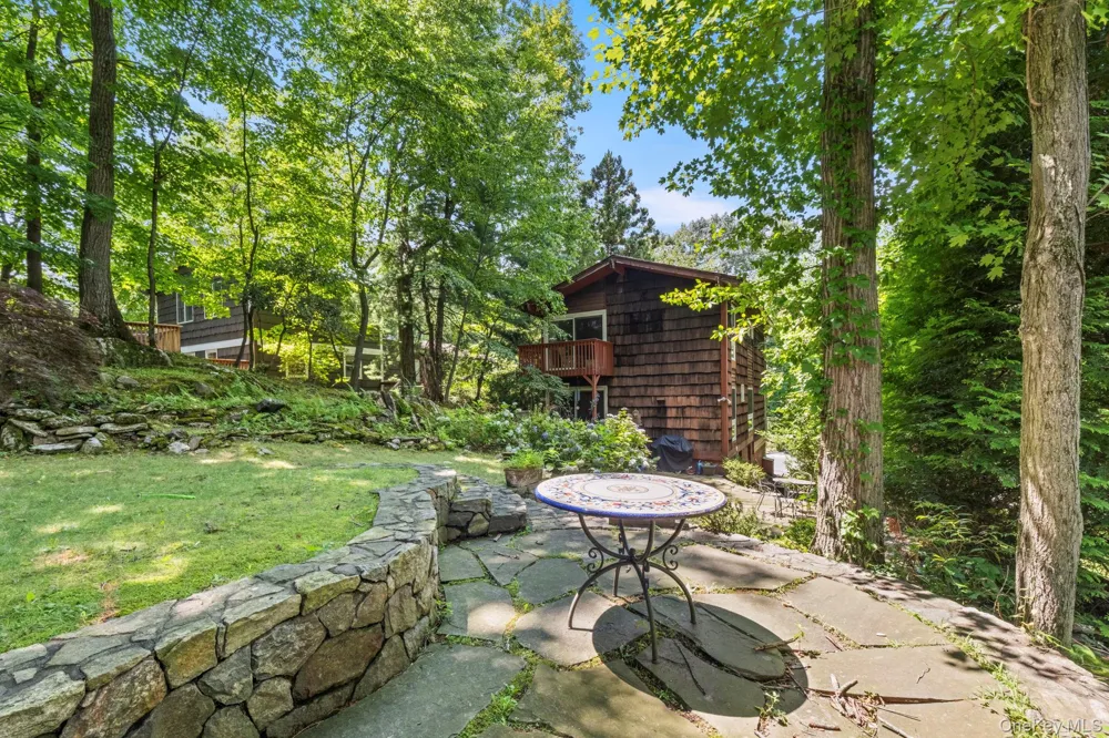 73 Bramblebrook Road Ardsley, NY 10502