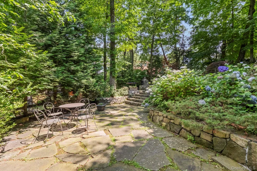 73 Bramblebrook Road Ardsley, NY 10502