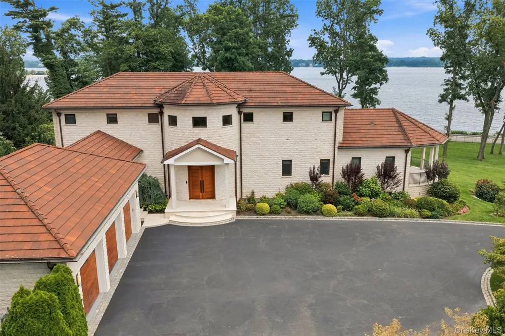 900 W Shore Road Mill Neck, NY 11765