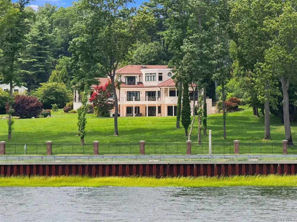 900 W Shore Road Mill Neck, NY 11765