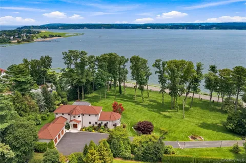 900 W Shore Road