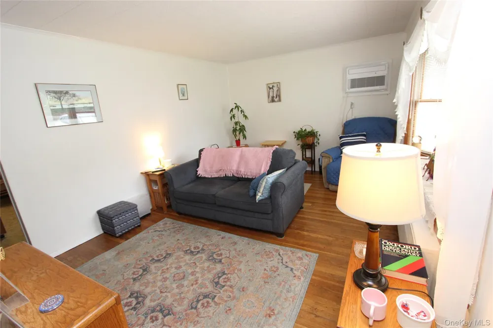 42 5th Avenue S Huntington Station, NY 11746