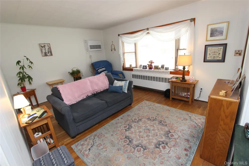 42 5th Avenue S Huntington Station, NY 11746