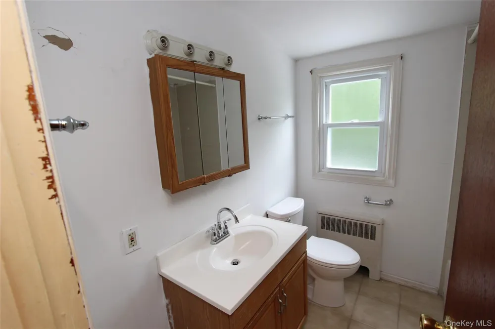 42 5th Avenue S Huntington Station, NY 11746