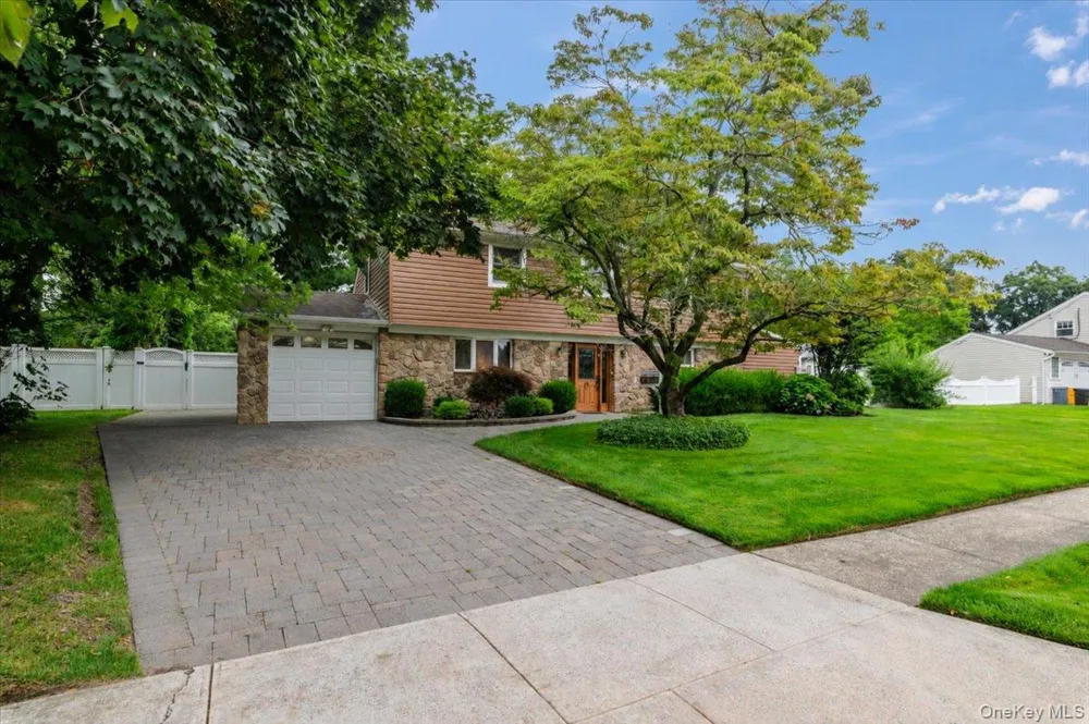 9 Donald Drive Old Bethpage, NY 11804