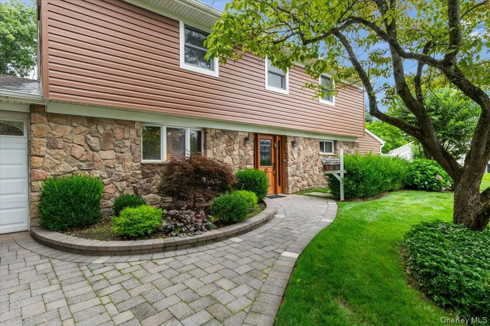 9 Donald Drive Old Bethpage, NY 11804