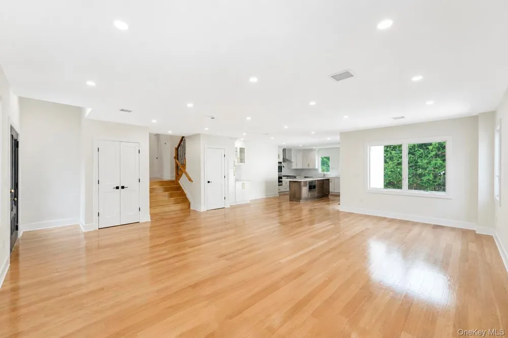 949 Midway Woodmere, NY 11598