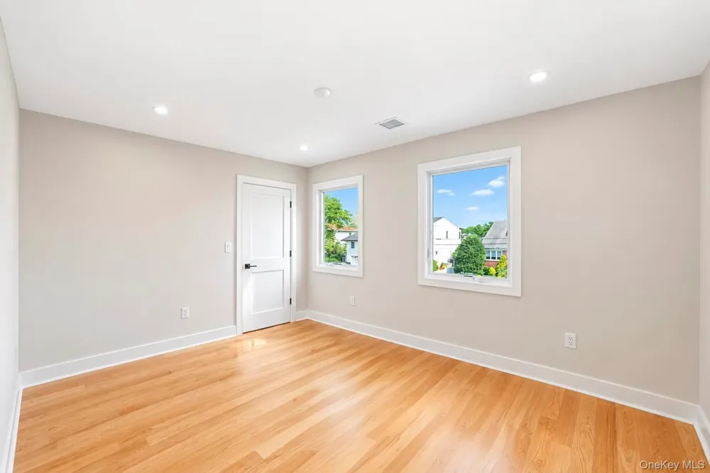 949 Midway Woodmere, NY 11598