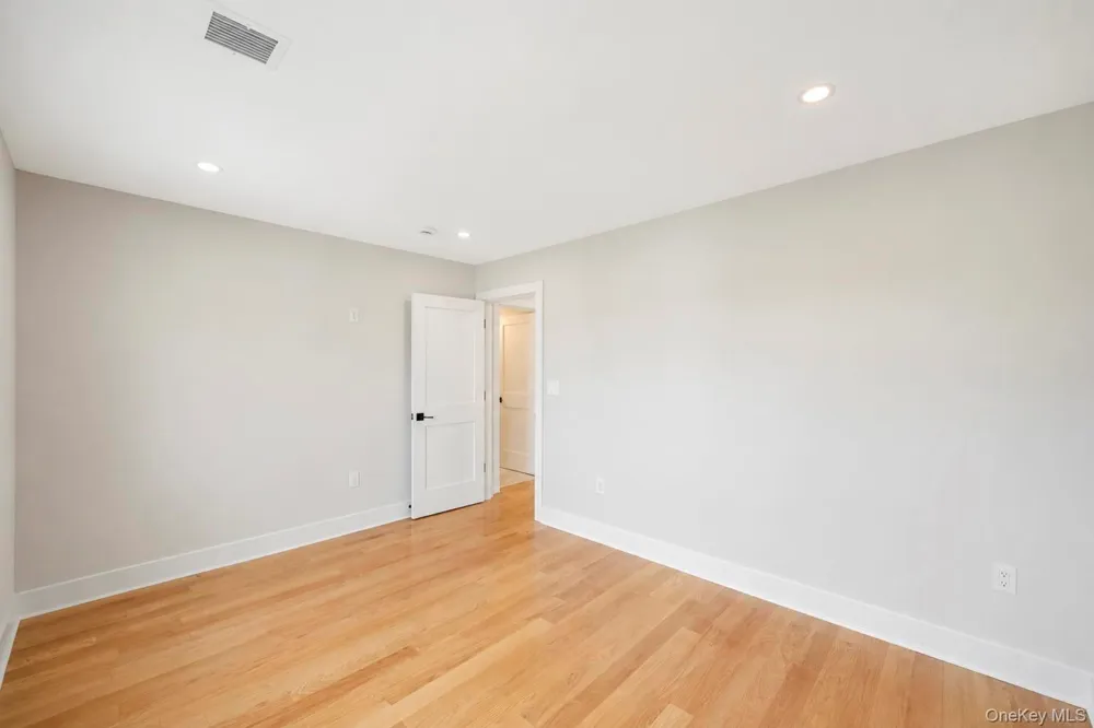 949 Midway Woodmere, NY 11598