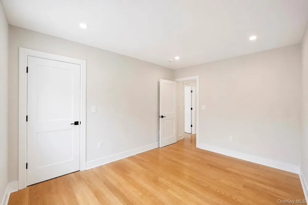 949 Midway Woodmere, NY 11598