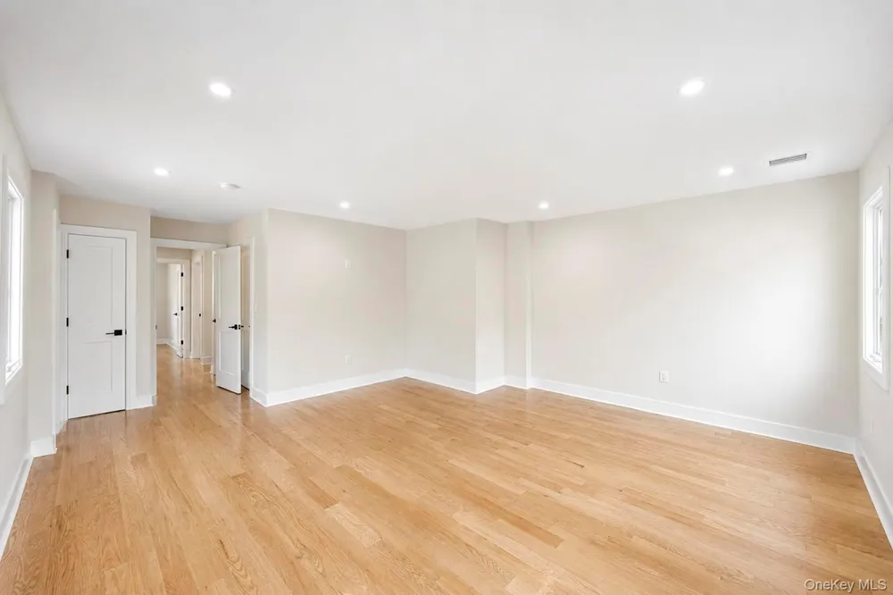 949 Midway Woodmere, NY 11598