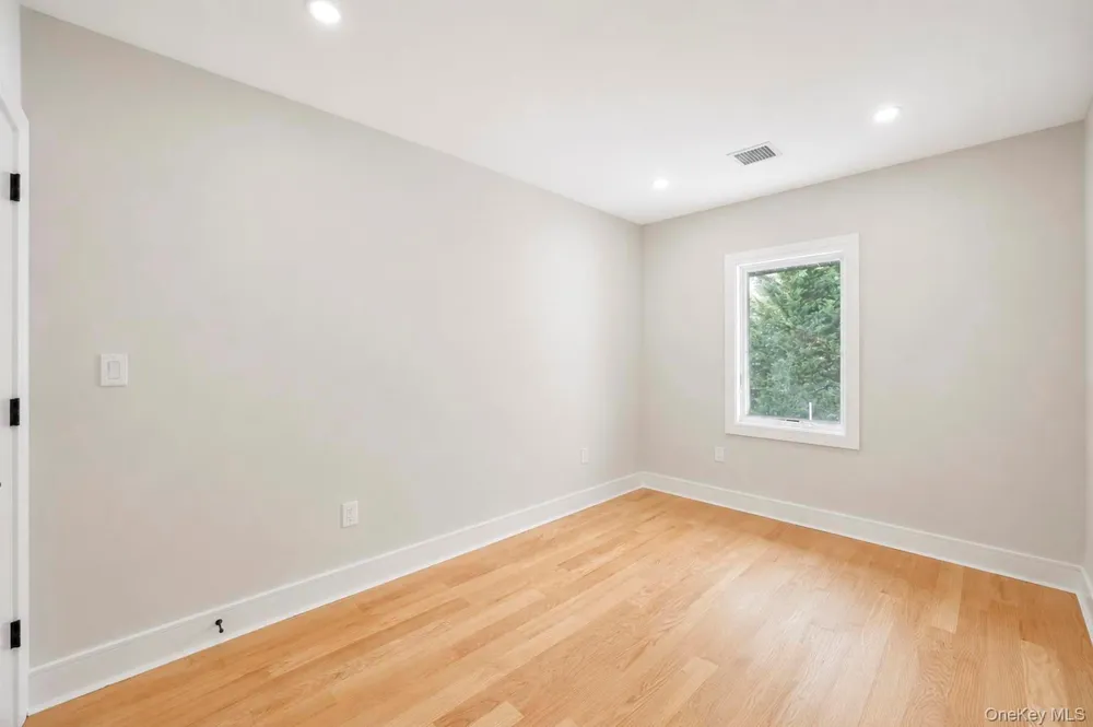 949 Midway Woodmere, NY 11598