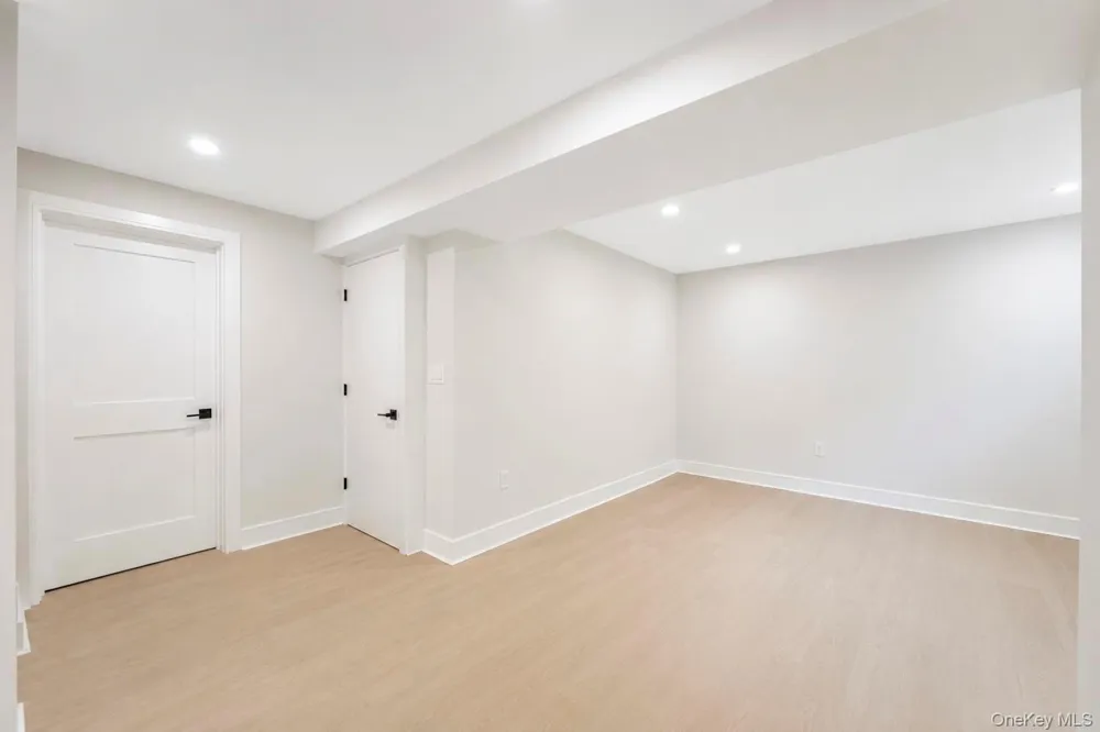 949 Midway Woodmere, NY 11598