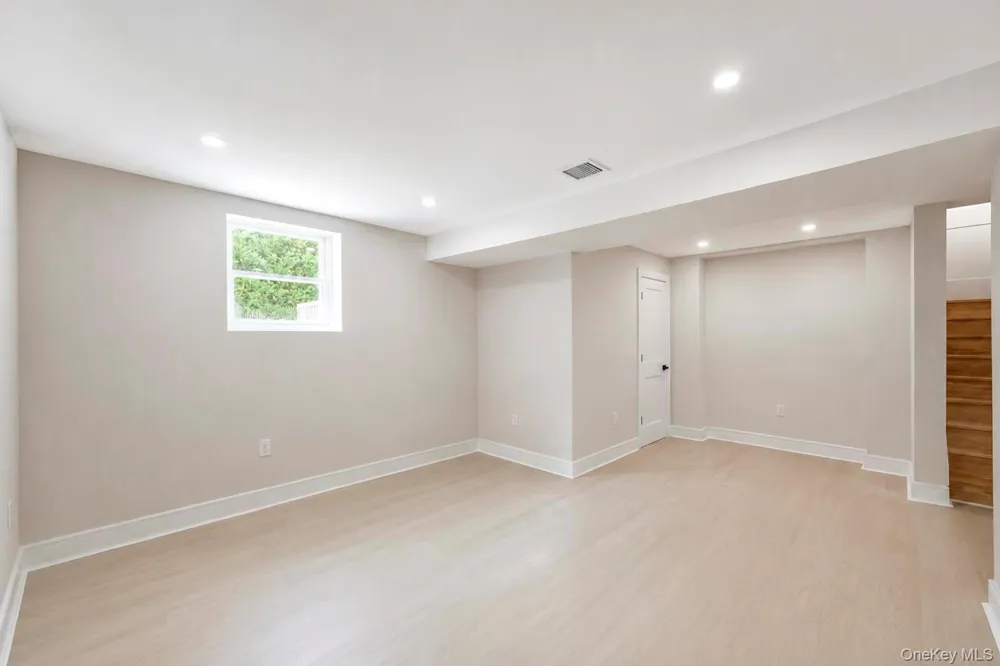 949 Midway Woodmere, NY 11598