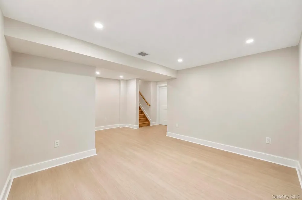 949 Midway Woodmere, NY 11598