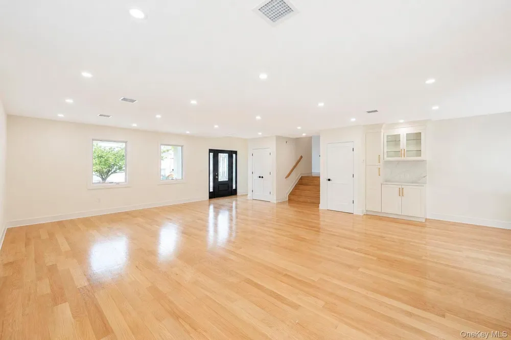 949 Midway Woodmere, NY 11598