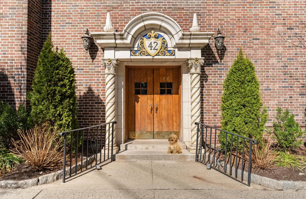 42 Pondfield W #6D Bronxville, NY 10708