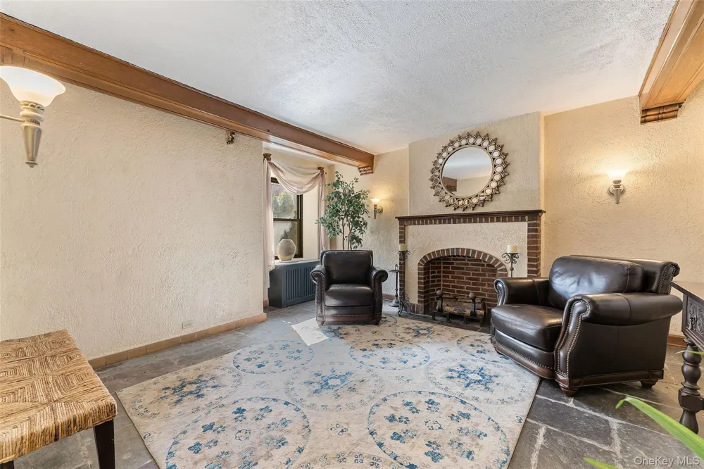 42 Pondfield W #6D Bronxville, NY 10708
