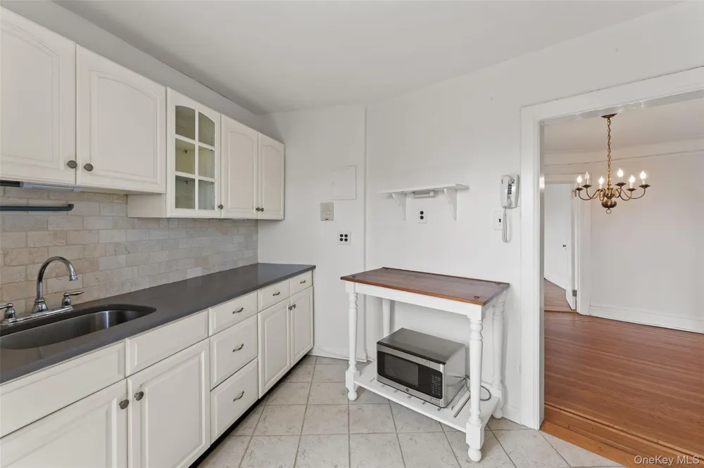 42 Pondfield W #6D Bronxville, NY 10708