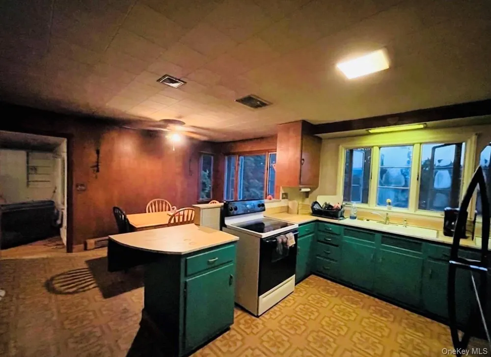 29 Saugerties Manor Road Saugerties, NY 12477