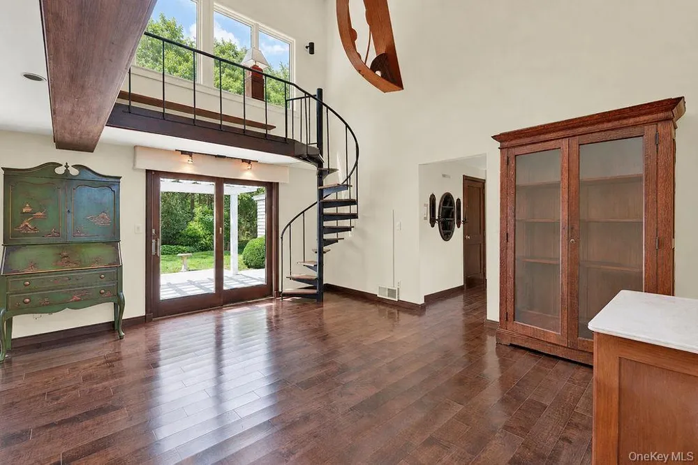 7 Tuthill Lane Remsenburg, NY 11960
