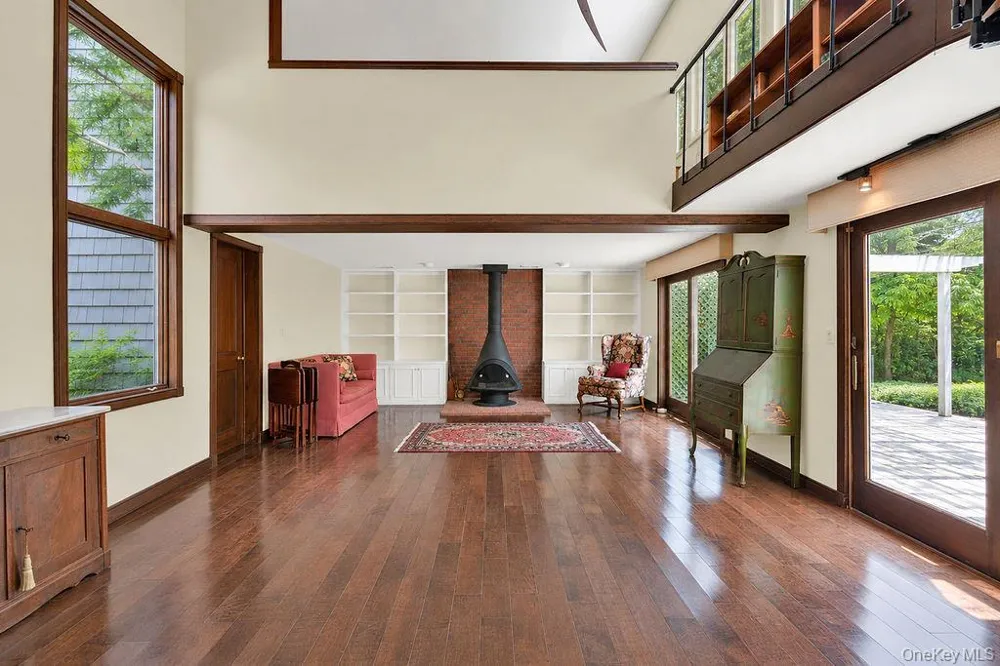 7 Tuthill Lane Remsenburg, NY 11960