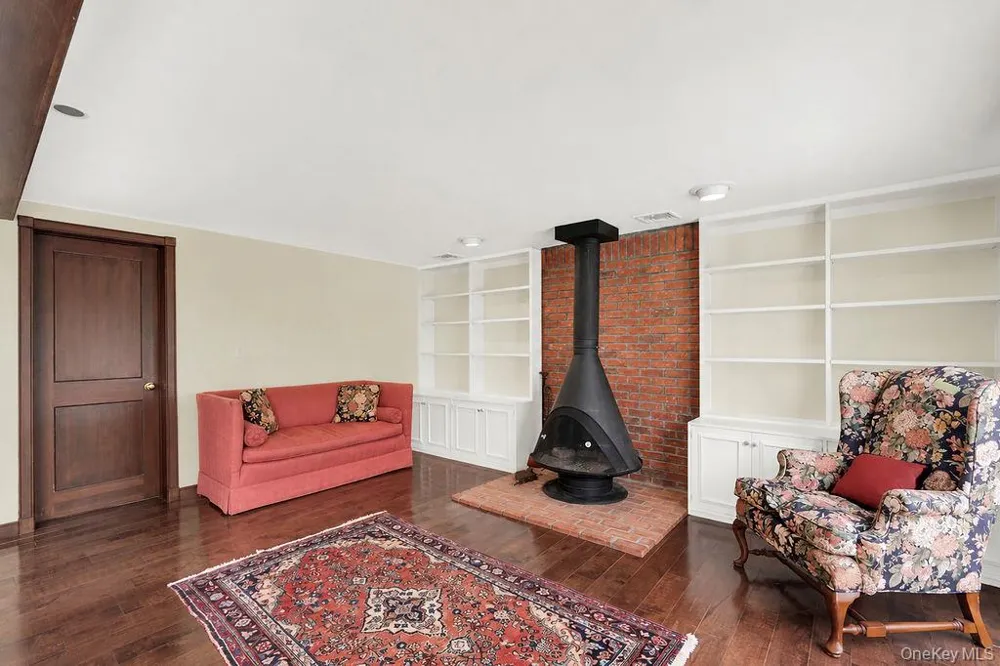 7 Tuthill Lane Remsenburg, NY 11960