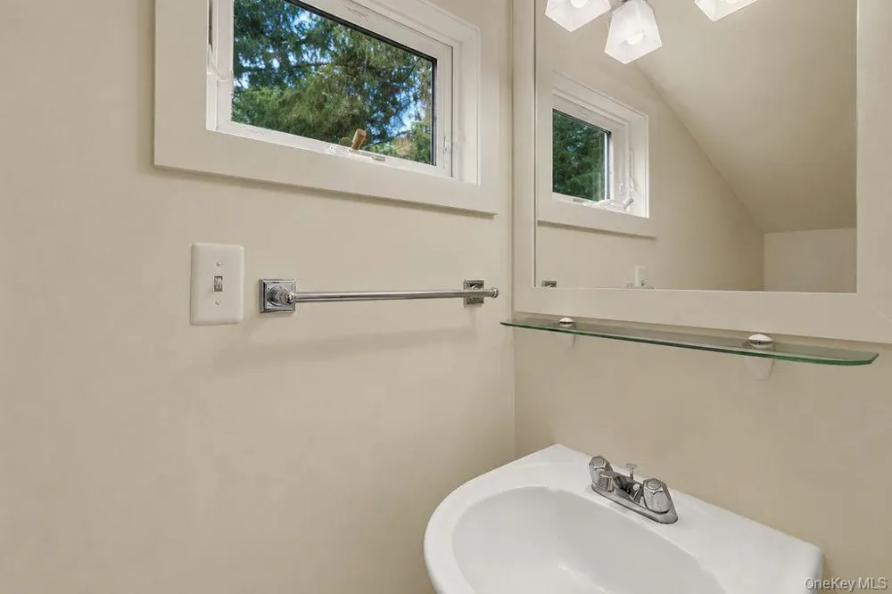 7 Tuthill Lane Remsenburg, NY 11960