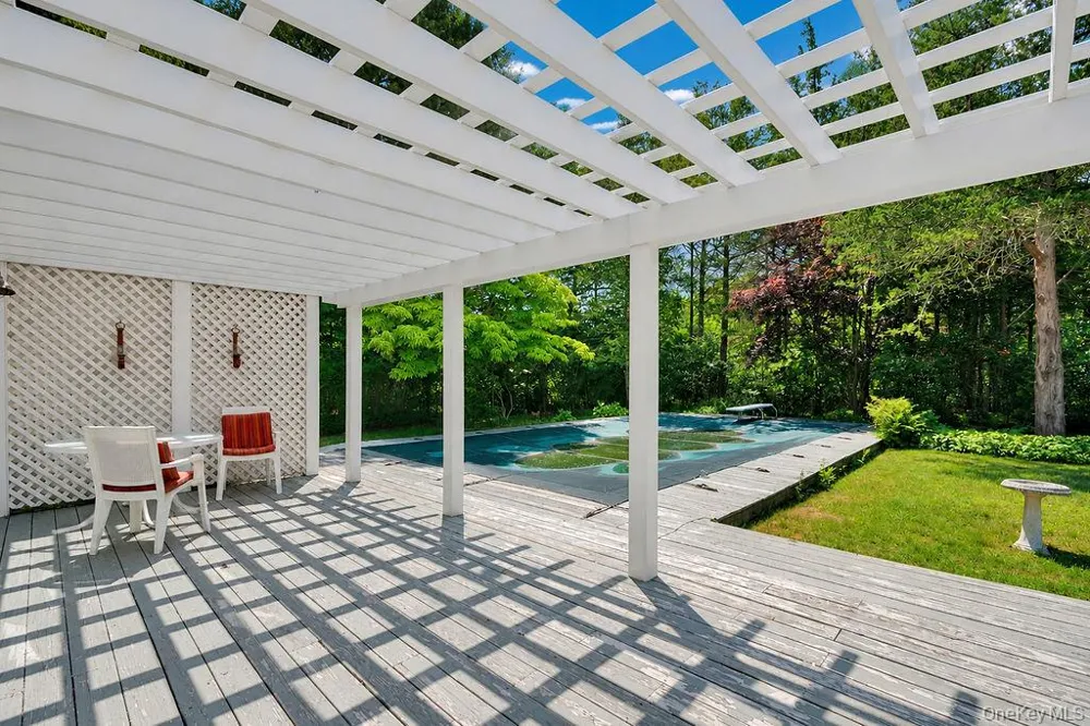 7 Tuthill Lane Remsenburg, NY 11960