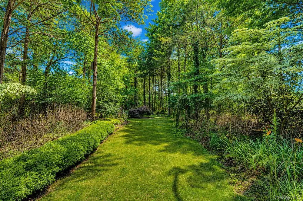7 Tuthill Lane Remsenburg, NY 11960