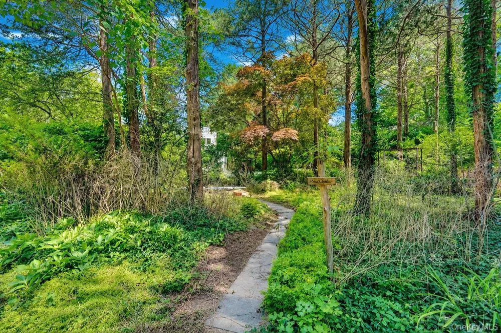 7 Tuthill Lane Remsenburg, NY 11960