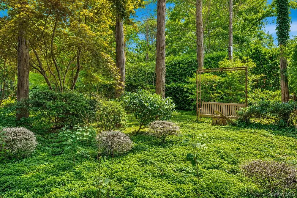 7 Tuthill Lane Remsenburg, NY 11960