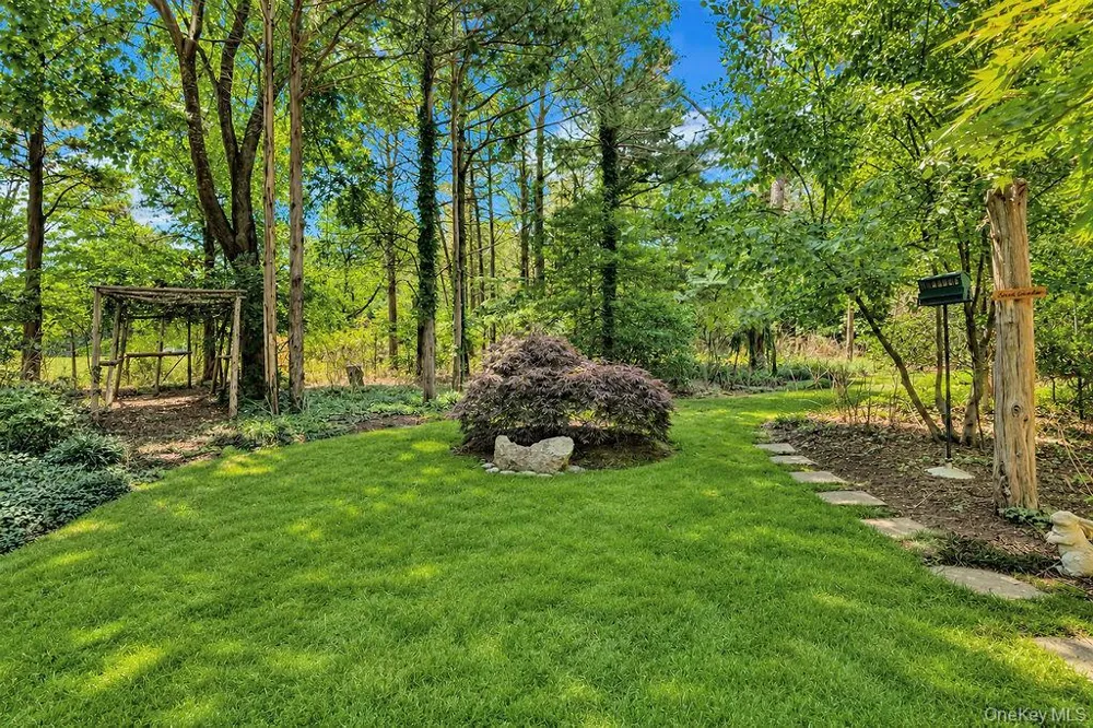 7 Tuthill Lane Remsenburg, NY 11960