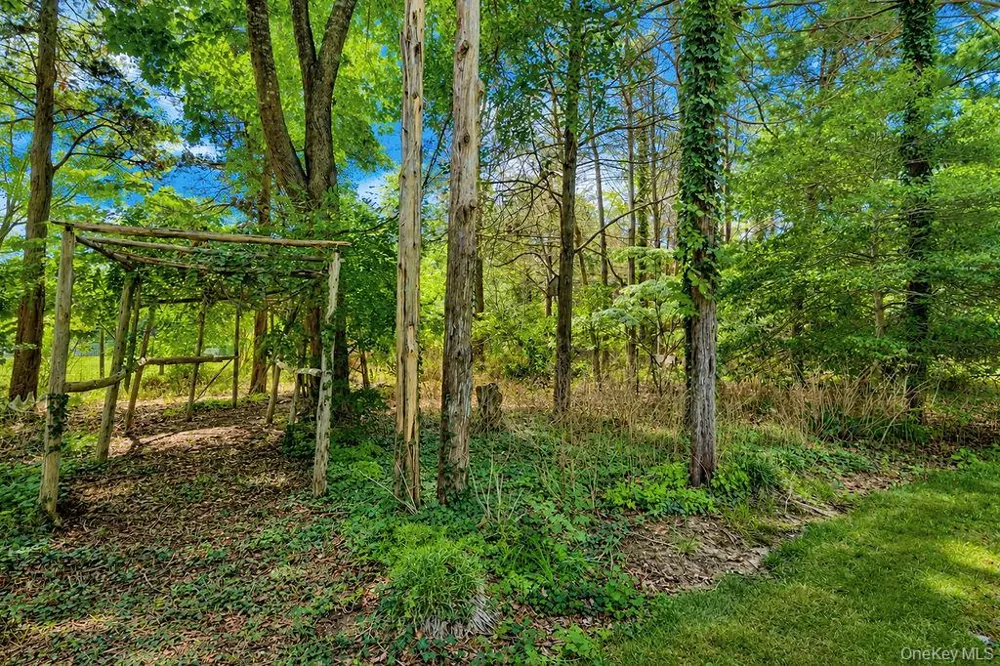 7 Tuthill Lane Remsenburg, NY 11960