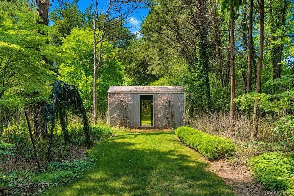 7 Tuthill Lane Remsenburg, NY 11960